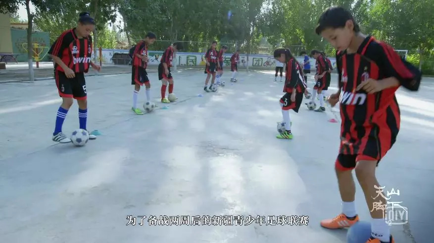 新疆足球少年网络走红，立志追求职业足球之路