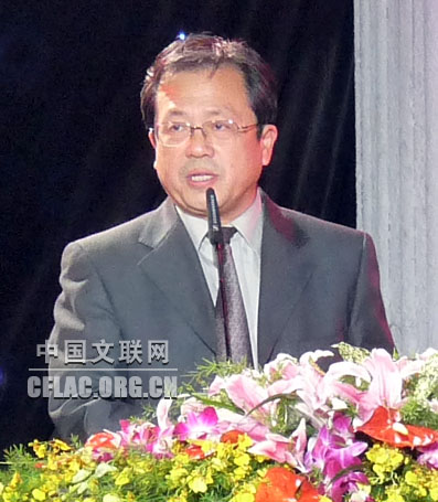 游本昌荣获中国文联终身成就奖，演艺生涯获肯定