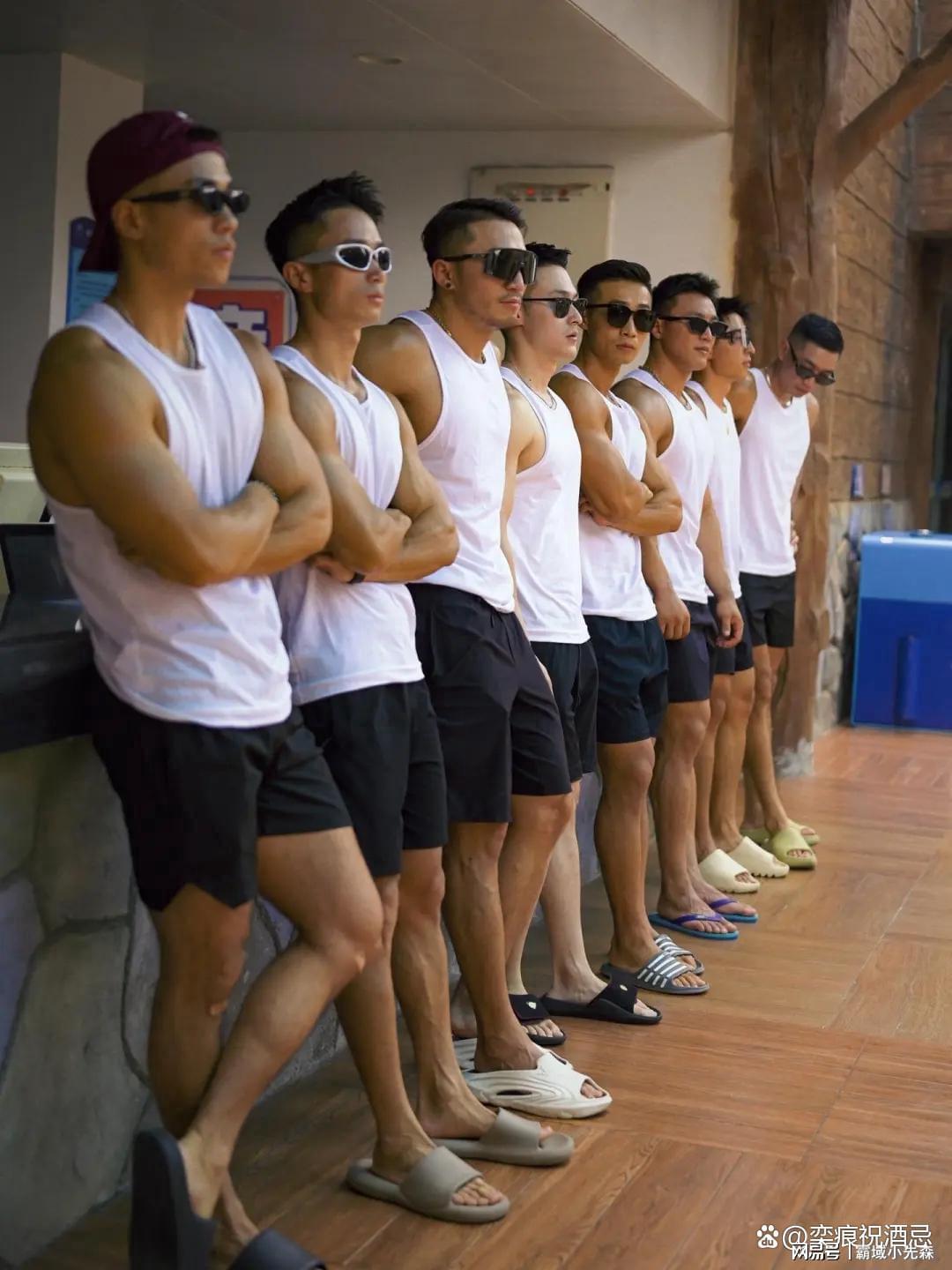 探索时代浪潮中的男性力量，最新男生做潮流指南