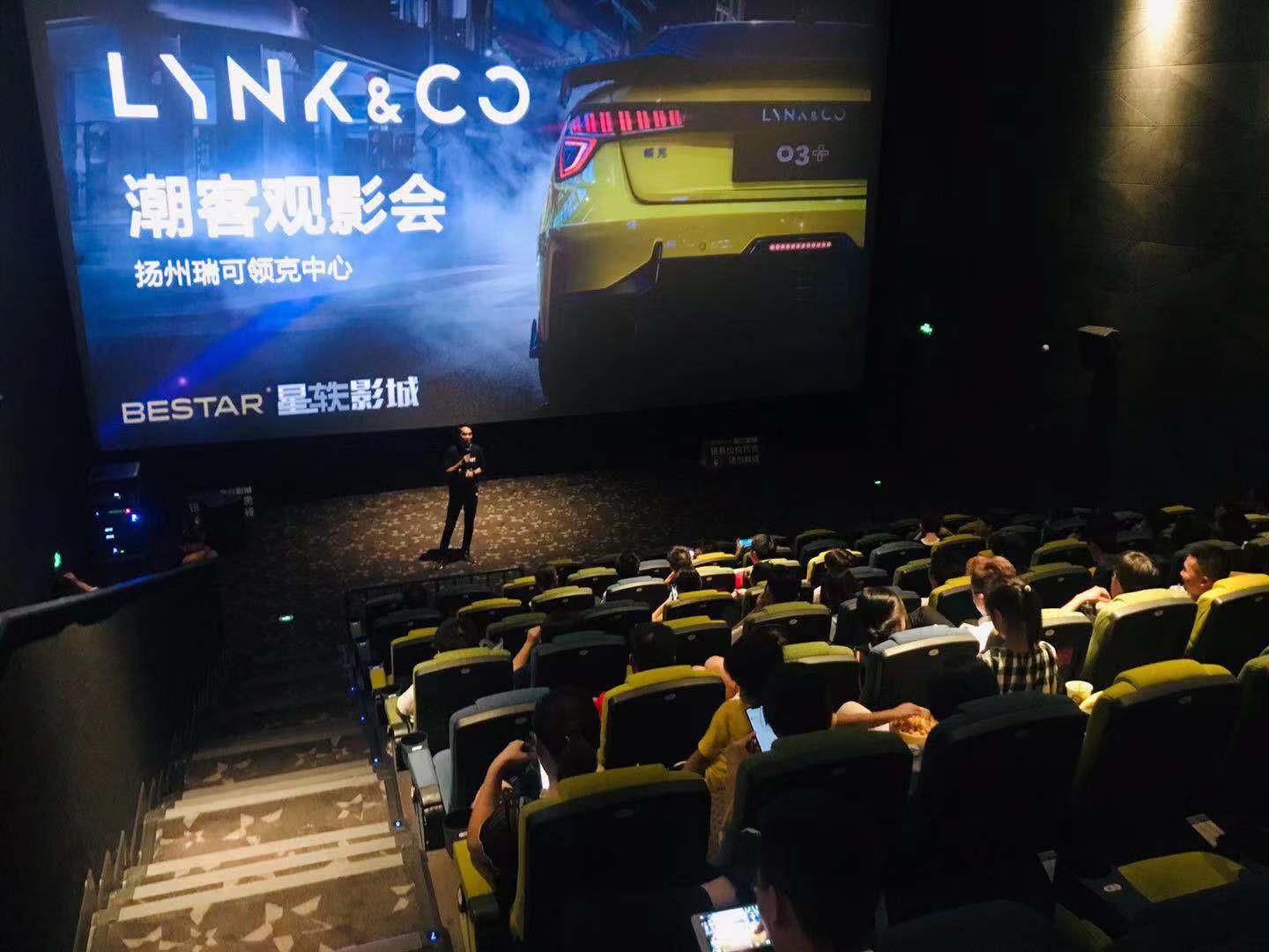 科技之光照亮观影体验，最新电影直播实时呈现