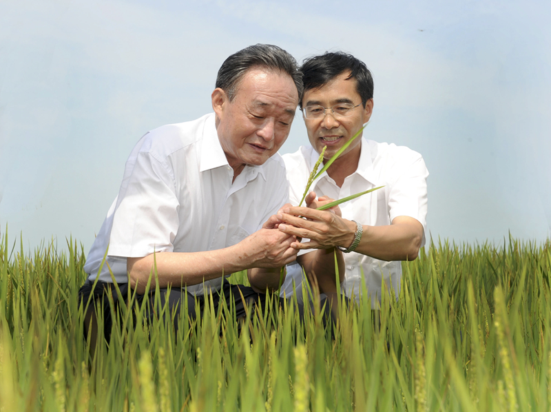 吴邦国同志生平简介