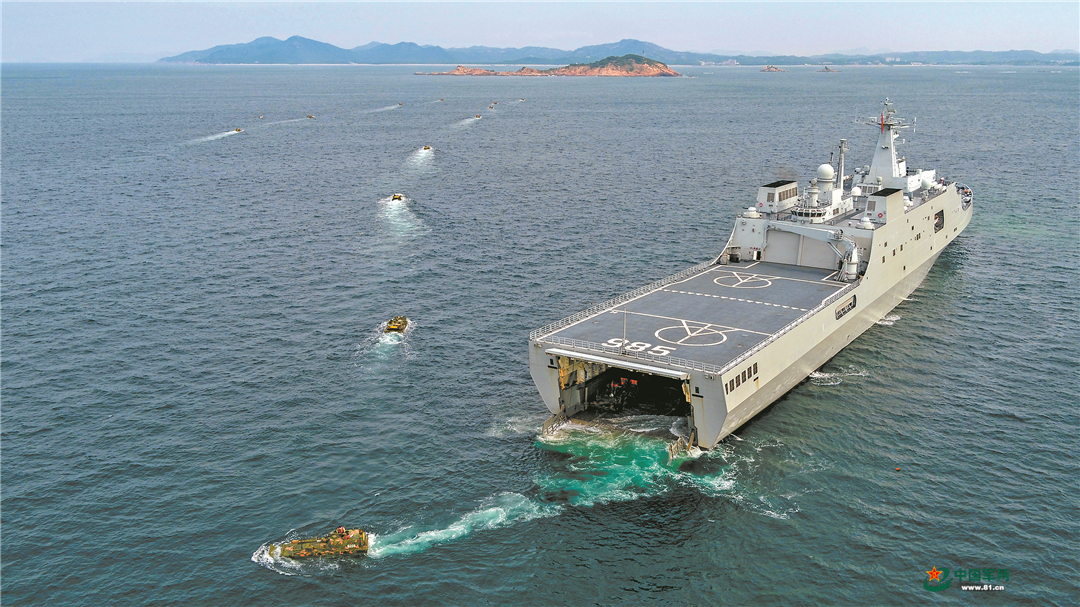南部战区海军实战化演练，科技巨浪引领海军新篇章
