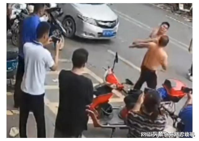 社会现象深度探讨，女生围殴现象分析