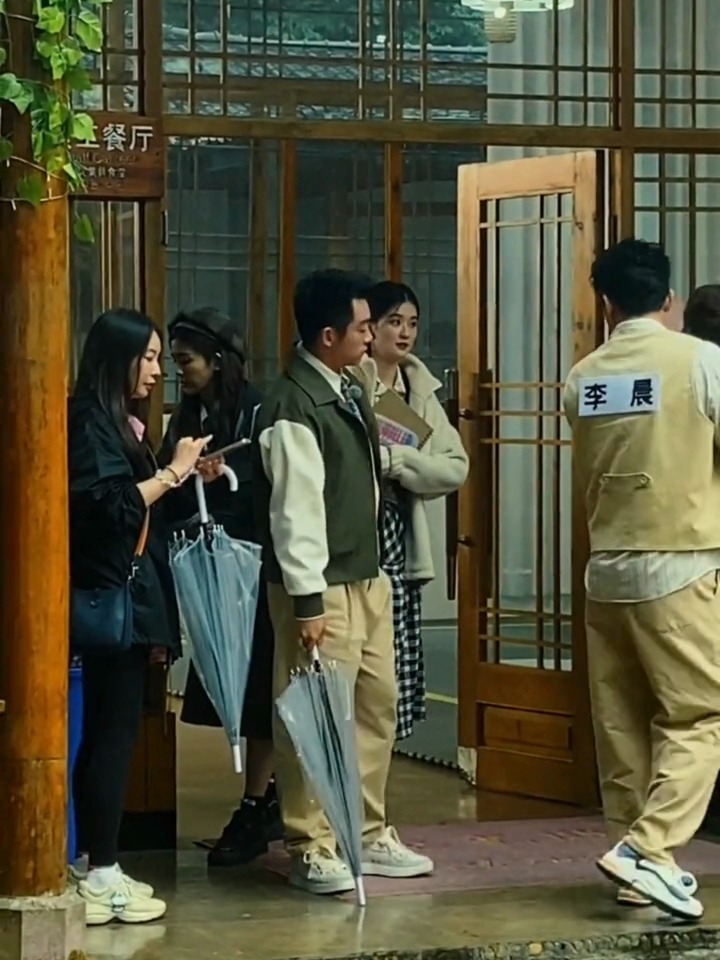 跑男最新路透揭秘，巷弄深处的独特风味小店偶遇记