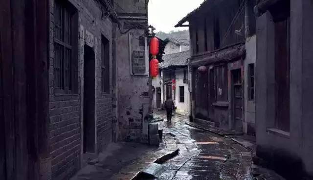 王中木最新发现，小巷中的美食秘密