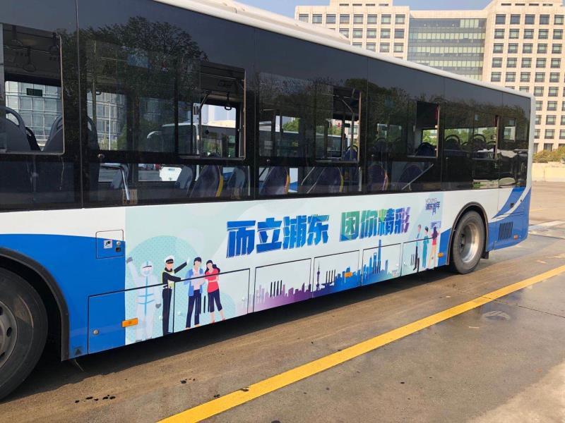共青团赞歌，三行情诗与探索自然之旅
