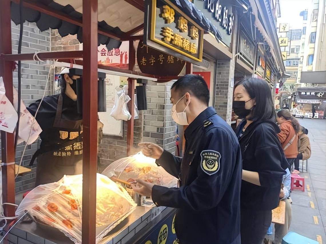 最新监管动态下的独特小巷美食之旅探索