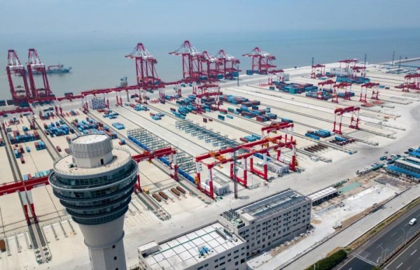 上港集团，科技引领重塑港口物流，打造未来新体验
