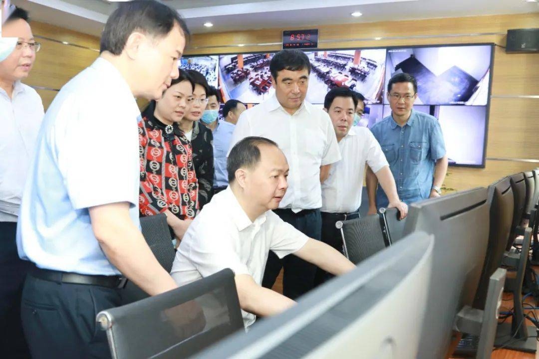 龙马环卫最新动态，新篇章揭示环卫事业变革之路，激励成长与追求变化
