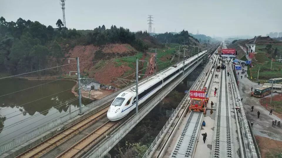 成贵高铁最新动态，自然美景的探索之旅