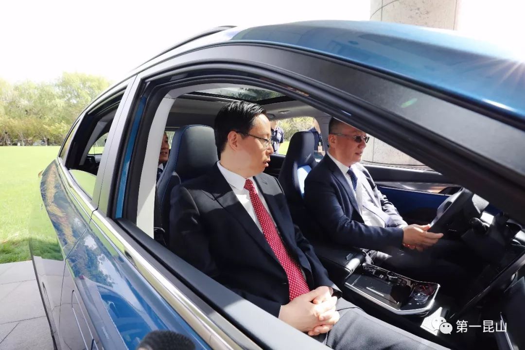 科技重塑出行体验，智能专车新时代的尊享之旅最新专车新闻速递