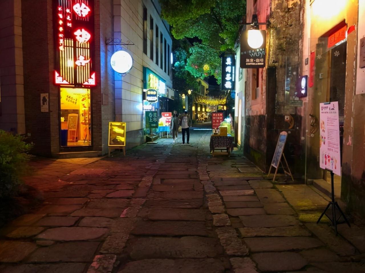 直20最新动态与小巷深处的独特风味探秘